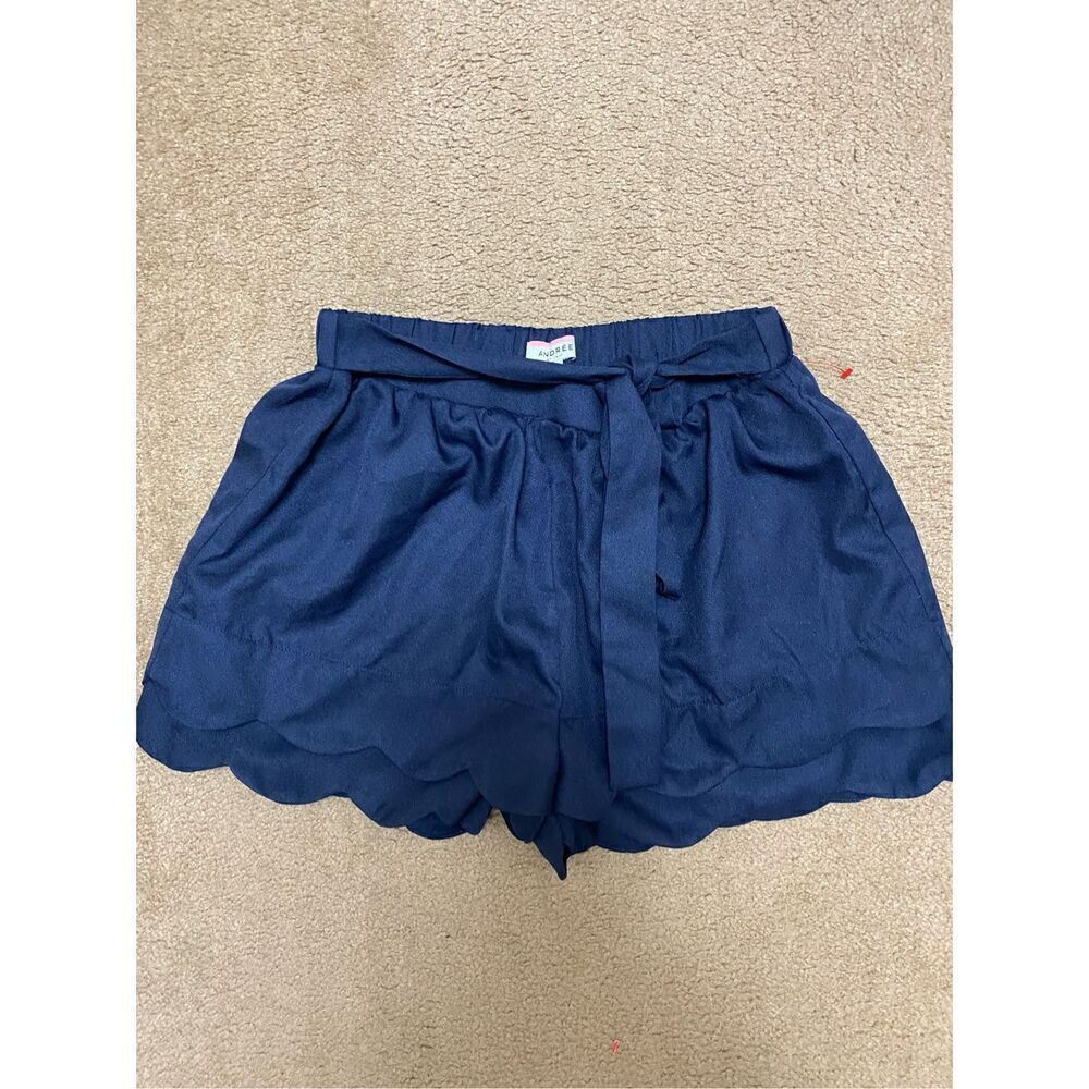 Andree by Unit Tied Together Scalloped Shorts Boutique Size Large